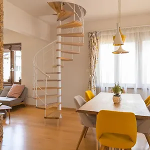  Apartment Designer Maisonette With Top Central Location